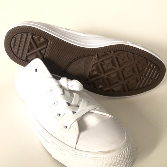 Woman’s Size 9 Converse Sneakers - never worn - Picture 6 of 8